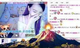 吃狐妖的小鹰主播照片