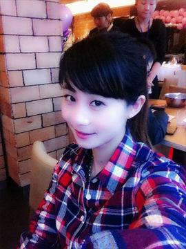 sally莎主播照片