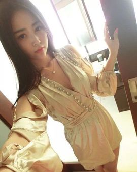 侃侃UFO主播照片