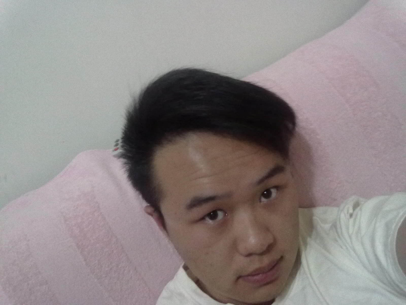 我是何小贱主播照片