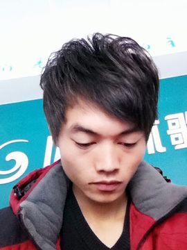 情浅少帅主播照片