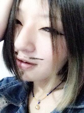 杨小样儿主播照片