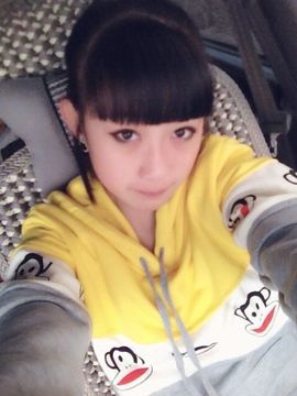 艺校小美主播照片
