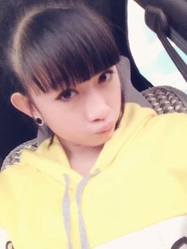 艺校小美主播照片