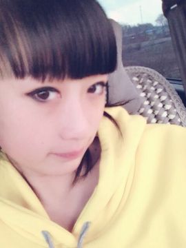 艺校小美主播照片