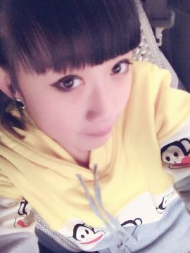 艺校小美主播照片