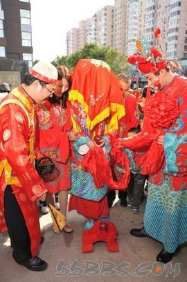 京城中式司仪二师兄主播照片