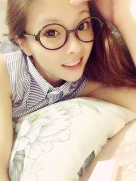 Y思雅主播照片