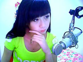 艺校小美主播照片