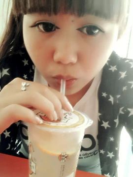 筱艺丶狠拽主播照片