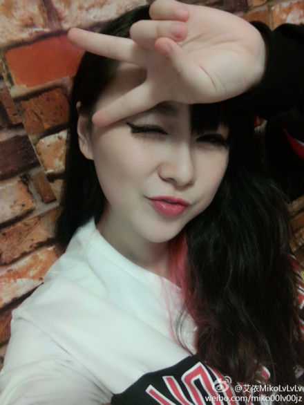 love?艾小依的主播照片