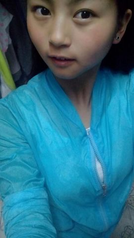 王依筱主播照片