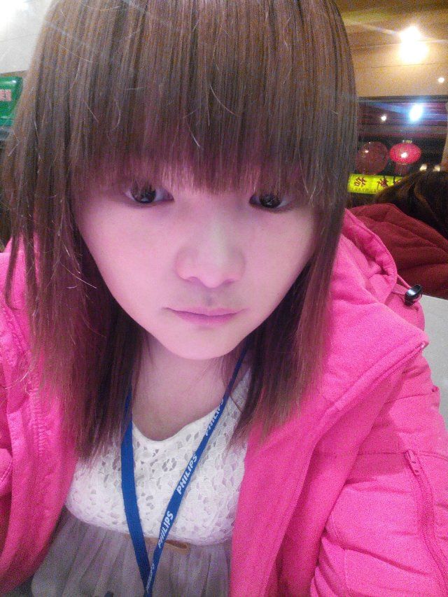 小小老美老美的姑娘的主播照片