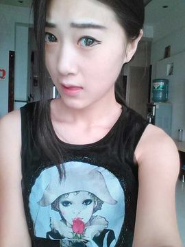 小小依0302主播照片