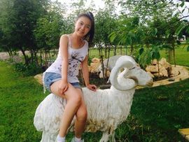 嘉宝卖翡翠主播照片