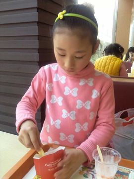 七岁女孩徐可儿主播照片