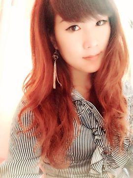 王逸轩主播照片