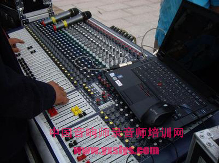 音响师录音师培训的主播照片