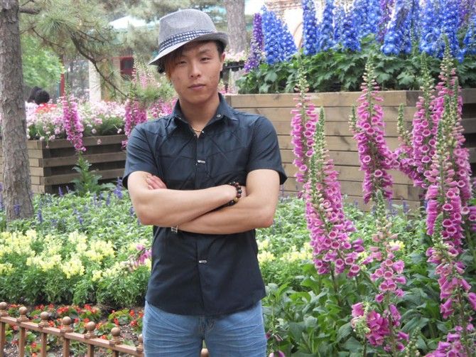 深蓝色的血液的主播照片