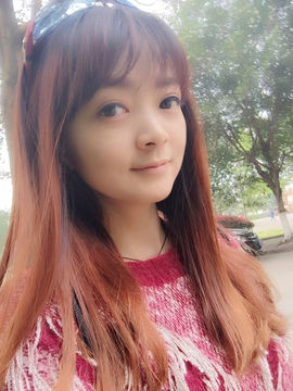 火了地球主播照片
