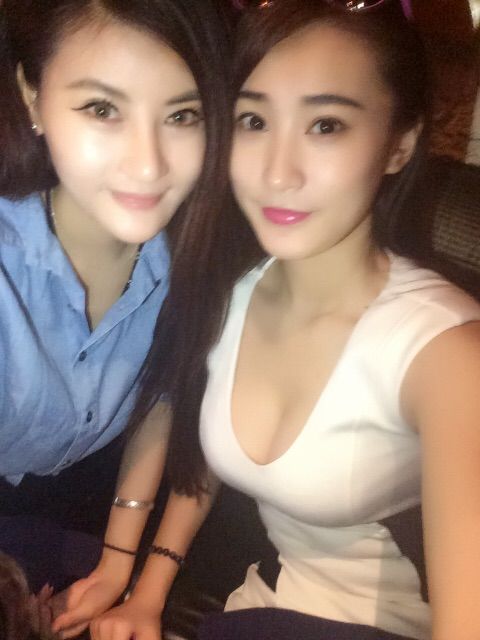 白妹yiiiღ主播照片