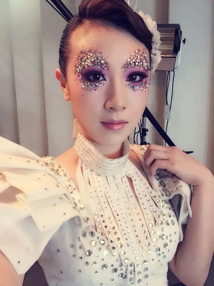 哎呀我是谁呀的主播照片
