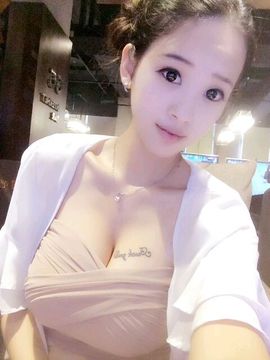 情圣看长发气质美女主播照片