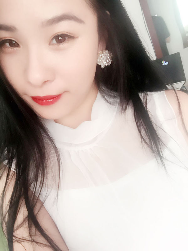 白蛇♛杨子的主播海报