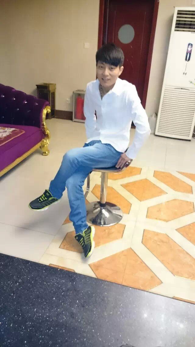 施主西天怎么走。。。的主播照片