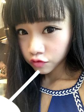 美女吃了么主播照片