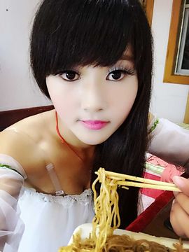 没人爱的小叶蝶主播照片