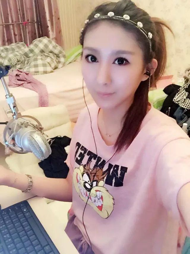 小模特路路的主播照片