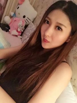 小模特路路主播照片