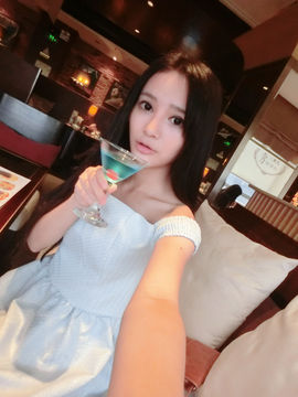 卖女孩的小蛋糕主播照片