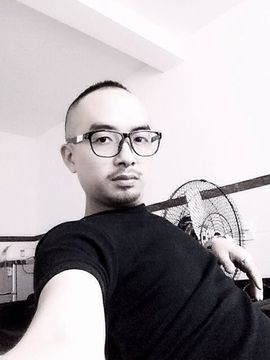 幽默小胡子主播照片