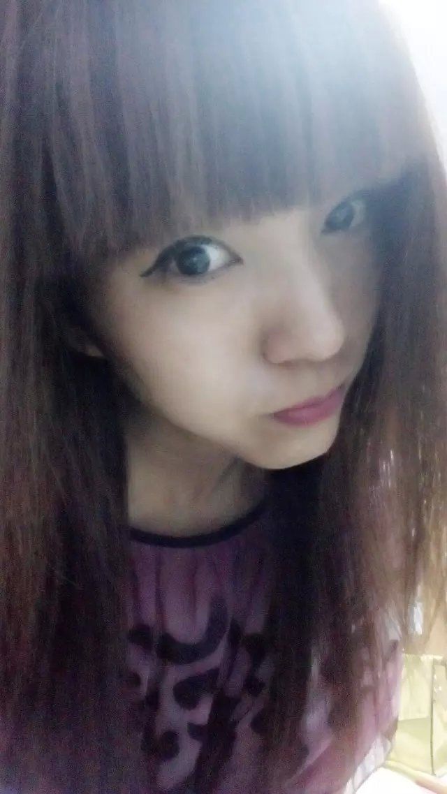 準(zhǔn)備驚艷的主播照片