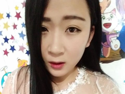 MC.向阳花海报