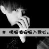 嘴角的烟只有半根。1