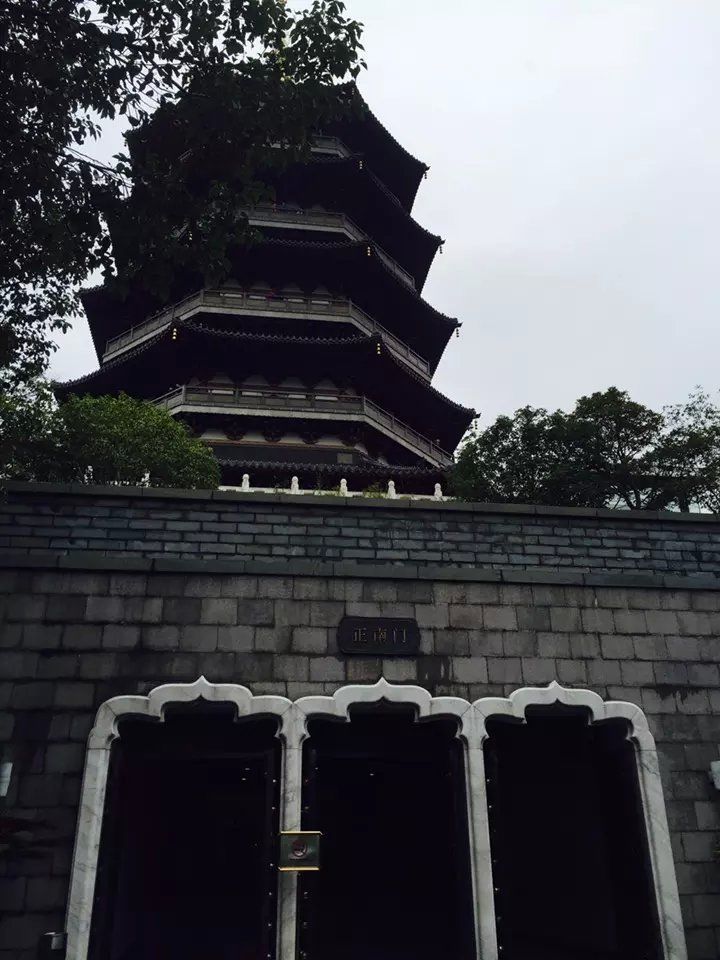 紫。烟。轻。绕。的主播照片