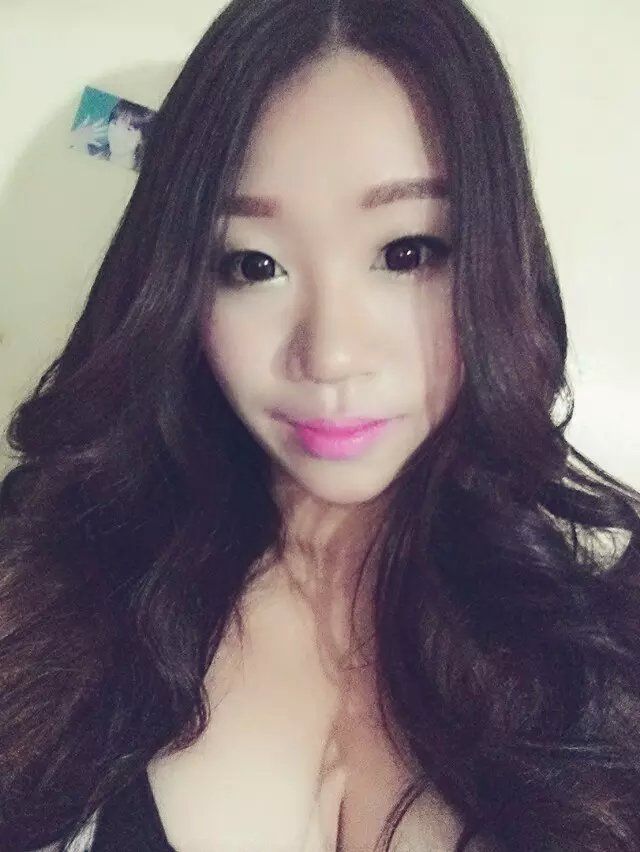 小曉巖的主播照片