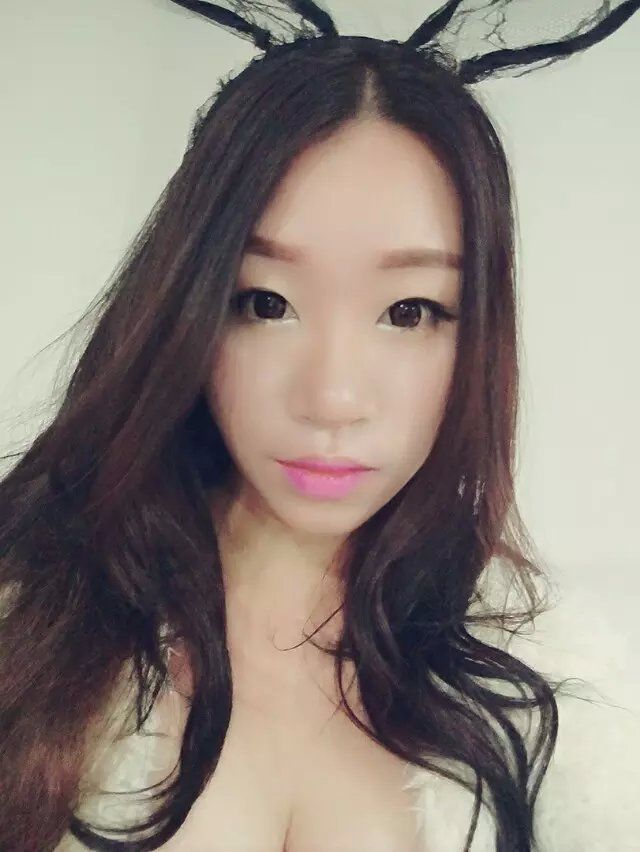 小曉巖的主播照片