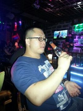 阿罗Q8主播照片