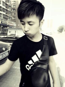 莫欺少年穷。y主播照片