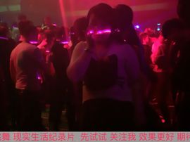 90素素跳舞唱歌主播照片