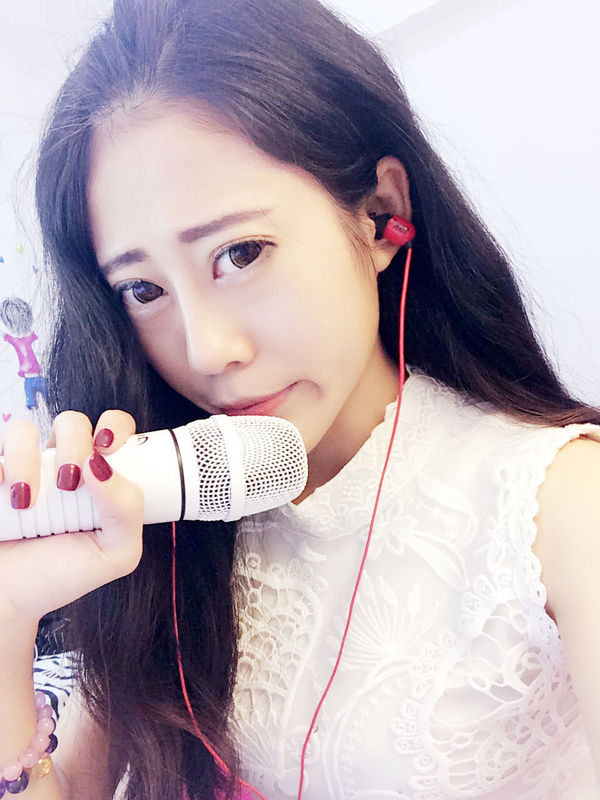 女鲨手QvQ的主播海报