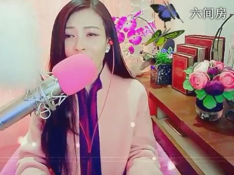 ♥♡灬唇印゛情钟初见的图片