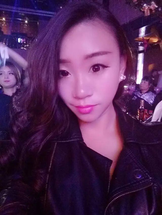 小曉巖的主播照片
