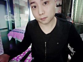 袁依诺主播照片