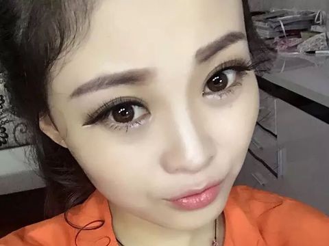叼蛮♡公主海报