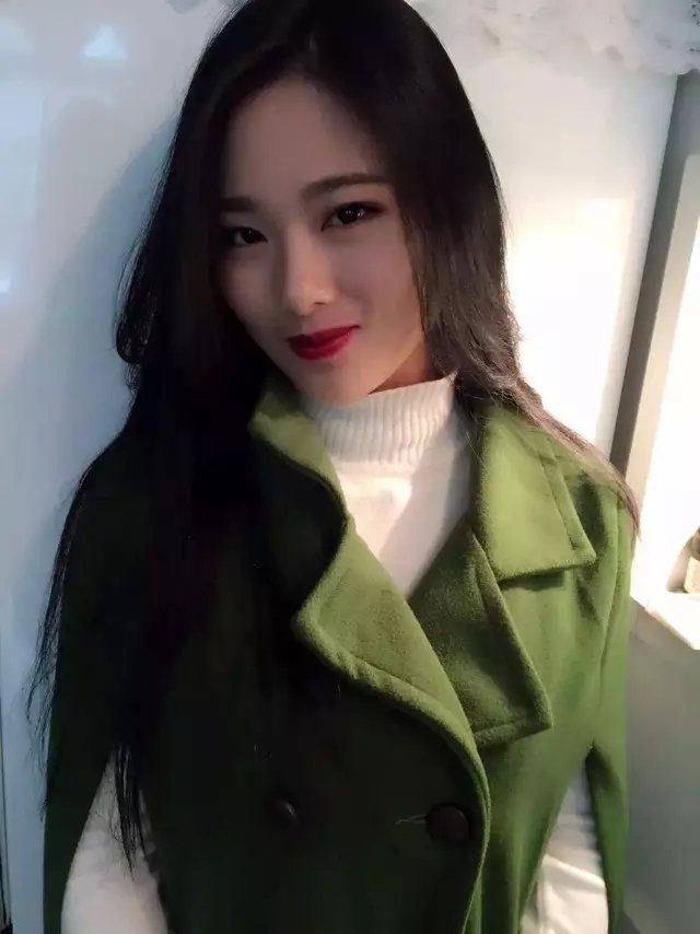 没错我是艳艳主播照片